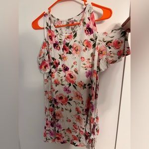 Women’s peep shoulder floral top large